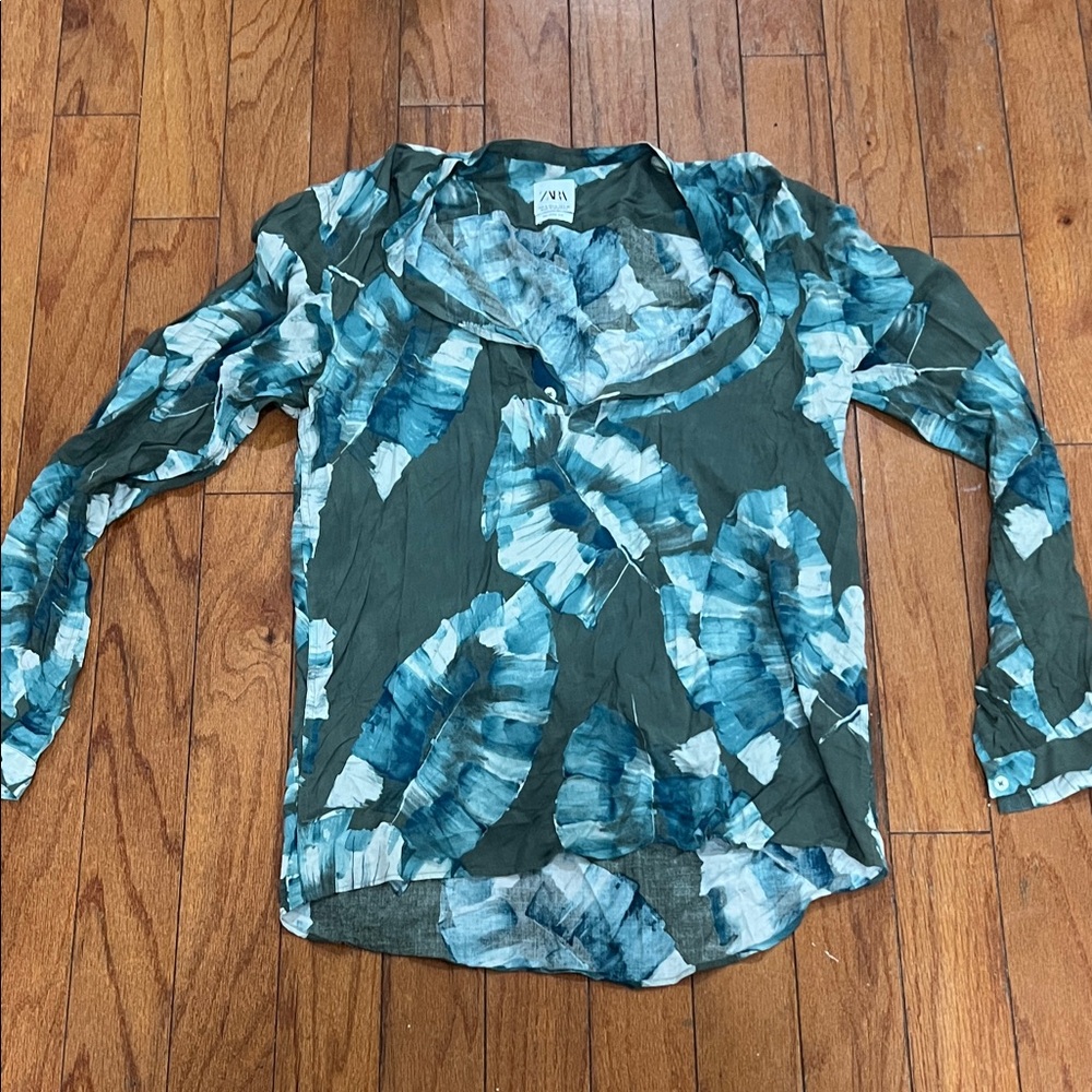 Zara Men’s Blue and Green Leaf Pattern Blouse size Medium